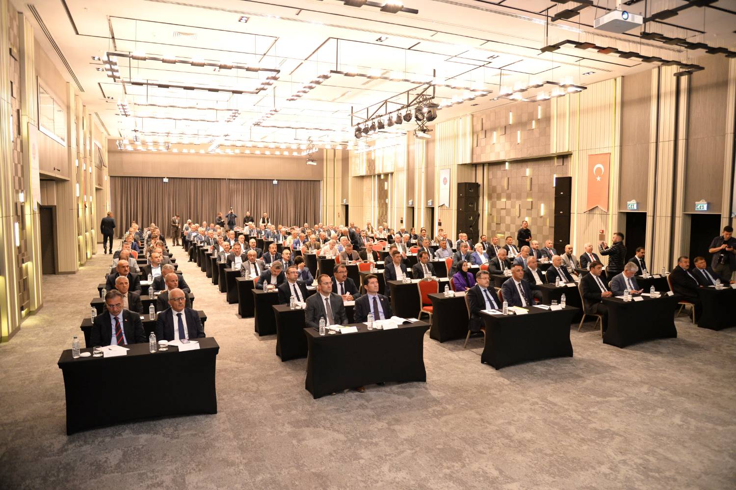 Ahmet Metin Genç, Doğu Karadeniz Belediyeler Birliği’nin başkanı oldu