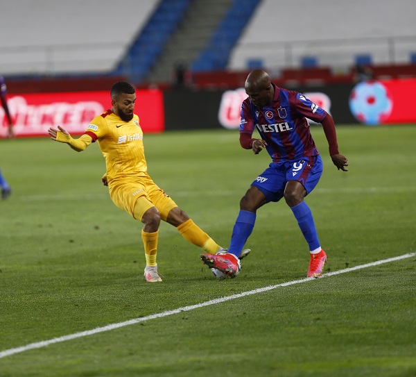 Spor Toto Süper Lig'in 33. haftasında Trabzonspor sahasında Hes Kablo Kayserispor ile karşı karşıya geldi, 1-1'lik skorla sonuçlanan karşılaşmayı spor yazarları yorumları.