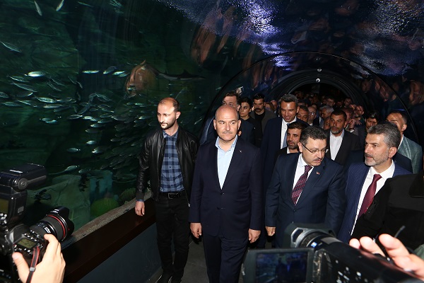 Bakan Soylu, Trabzon'da cami açılışı yaptı, Tünel Akvaryum'u ziyaret etti