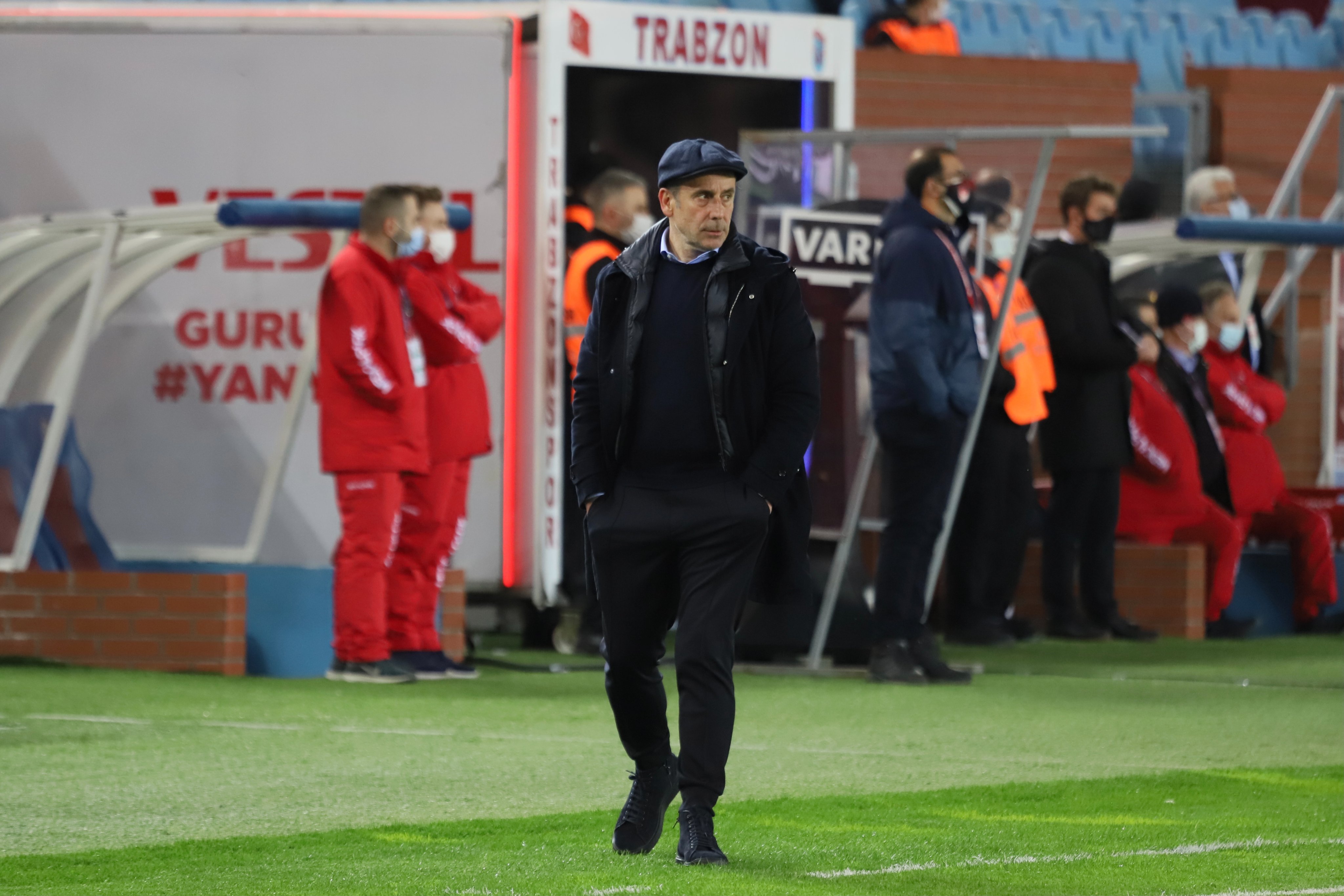 Abdullah Avcı Trabzonspor tarihine geçti  OptoCan verilerine göre Abdullah Avcı Süper Lig tarihinde Trabzonspor'un başında en yüksek galibiyet yüzdesi alan teknik direktör oldu;  Trabzonspor'un kötü gidişatını geldiği günden beri üstüne koyarak geliştiren teknik direktör, Abdullah Avcı taraflı tatafsız herkesin takdirini kazandı.        1 - Süper Lig tarihinde @Trabzonspor'un başında en yüksek galibiyet yüzdesi (%68) ve puan ortalaması (2.2) yakalayan teknik direktör Abdullah Avcı. Kasket