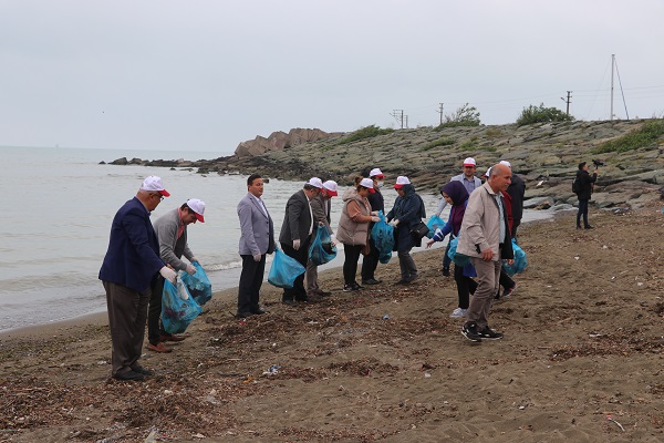 Trabzon da, Çevre Haftası dolayısıyla sahilde temizlik yapıldı