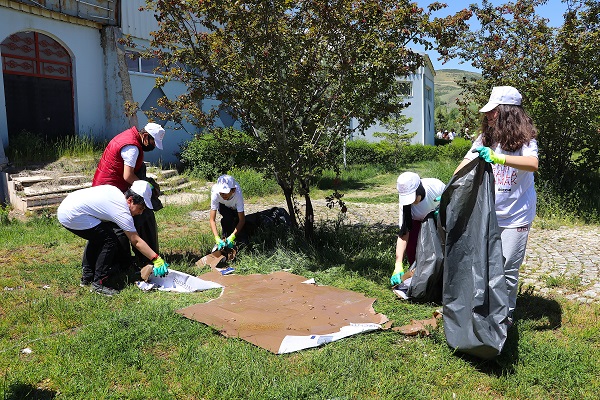 Bayburt'ta öğrenciler topladıkları çöpleri sanat eserine dönüştürecek