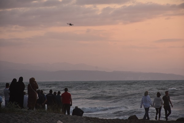 Trabzon'da denizde boğulma tehlikesi geçiren 3 kişiden 2'si kurtarıldı
