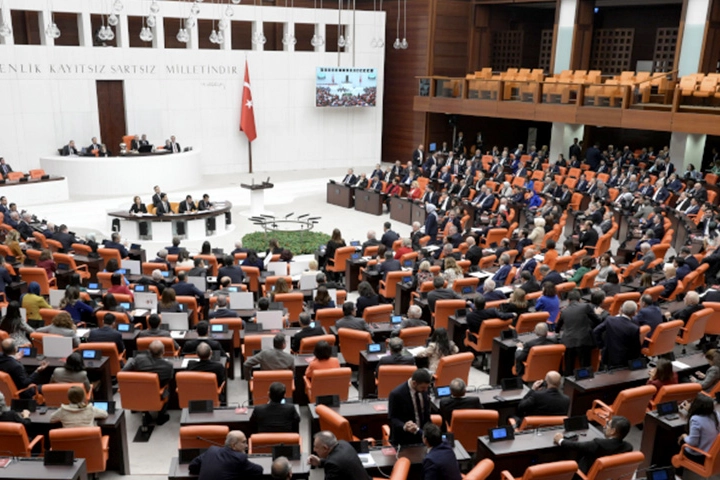 Ekonomiye ilişkin d&uuml;zenlemeleri i&ccedil;eren kanun teklifi TBMM'de g&ouml;r&uuml;ş&uuml;l&uuml;yor