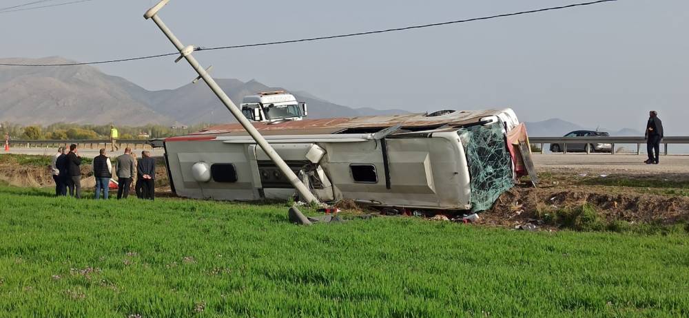 Van'da yolcu otobüsü devrildi: 28 yaralı