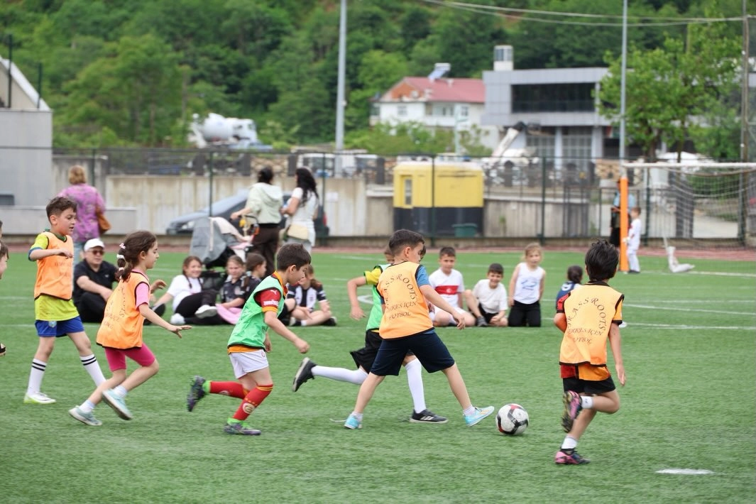 Arhavi&rsquo;de 'herkes i&ccedil;in futbol etkinliği'ne b&uuml;y&uuml;k ilgi