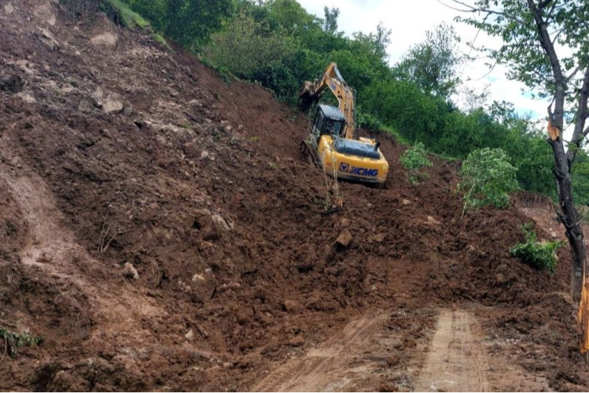 Ordu&rsquo;da yoğun yağış sonrası heyelan mesaisi
