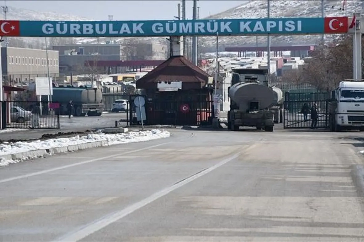 T&uuml;rkiye - İran sınır kapılarında durum nasıl? Bakanlık a&ccedil;ıkladı: Ticari ge&ccedil;işler kontroll&uuml; s&uuml;r&uuml;yor