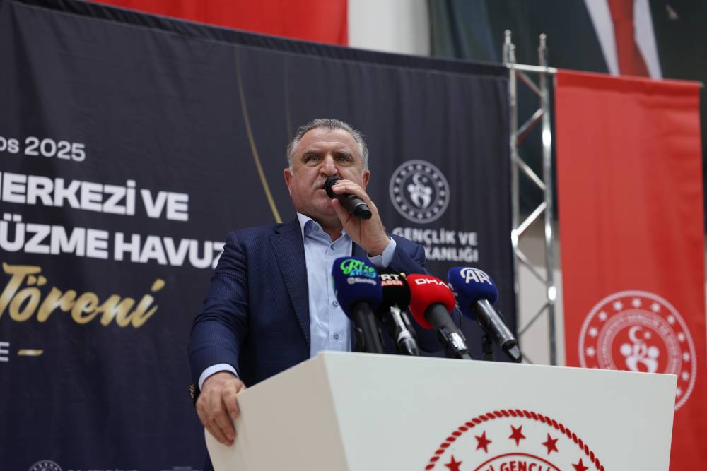 Bakan Bak: 12 milyon vatandaşımıza yüzme öğrettik