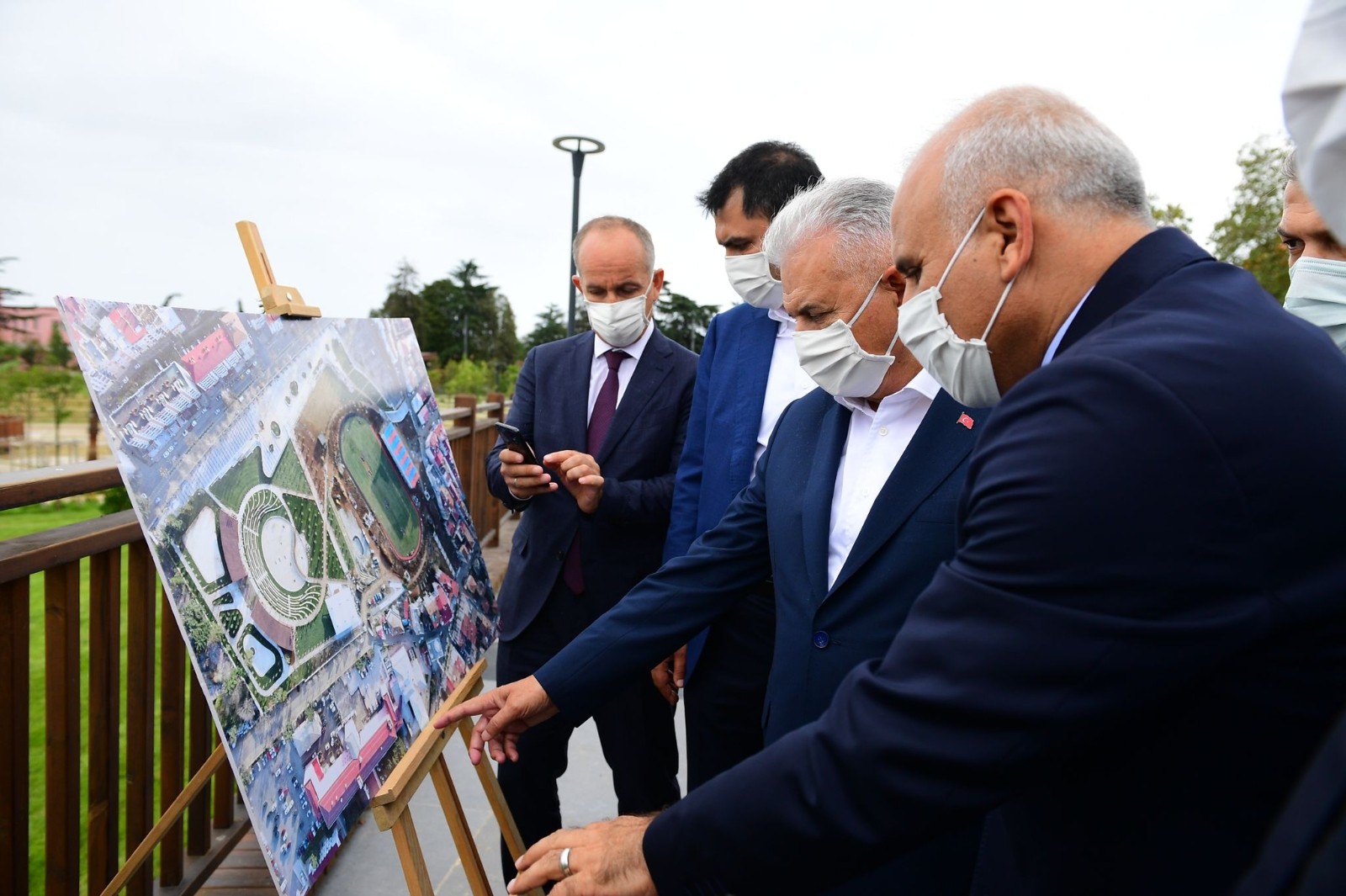 AK Parti Genel Başkan Vekili Yıldırım ve Bakan Kurum Millet Bahçesi’nde incelemelerde bulundu
