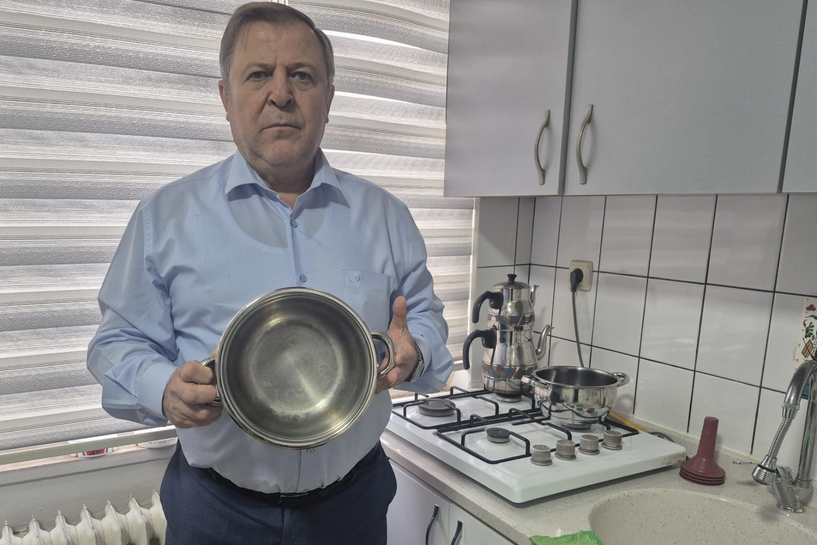 Emeklilerin hali i&ccedil;in tencereyi g&ouml;sterdi! T&Uuml;ED Uludağ: Enflasyon kadar zam, sıfır zamdır!