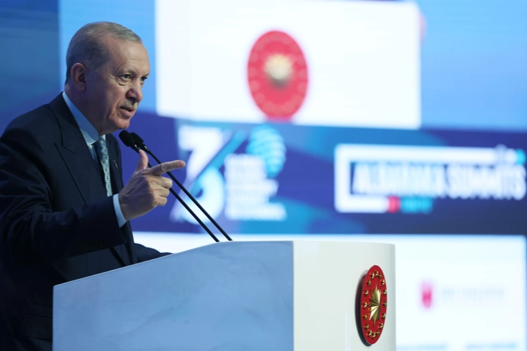Cumhurbaşkanı Erdoğan'dan Ekonomi Zirvesinde kritik mesajlar! K&uuml;resel sarsıntılar her &uuml;lkede hissediliyor