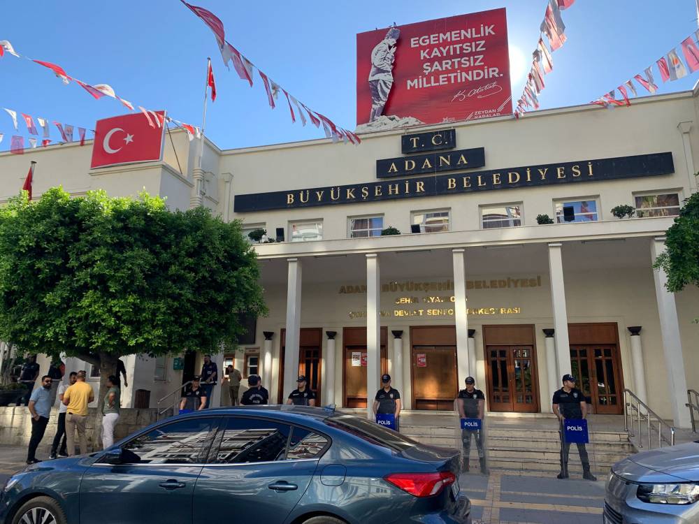 Adana Büyükşehir ve Adıyaman belediye başkanları gözaltına alındı (2)