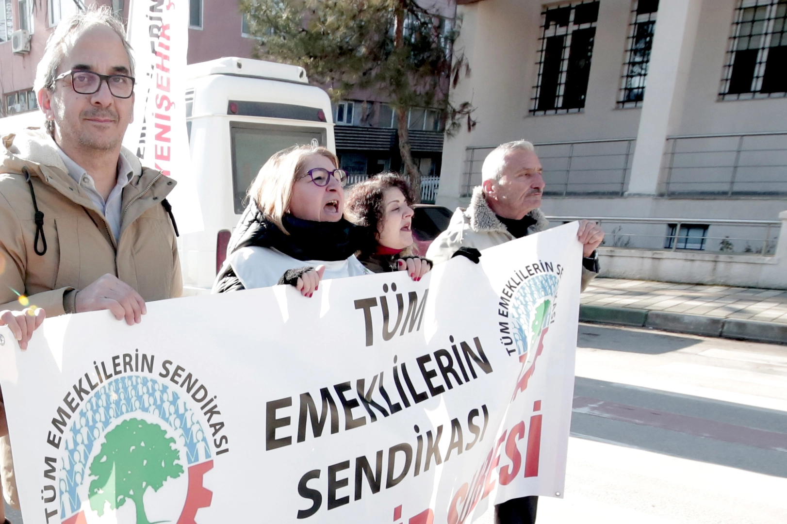 Emeklilerden zam tepkisi: A&ccedil;lık sınırının altında yaşıyoruz