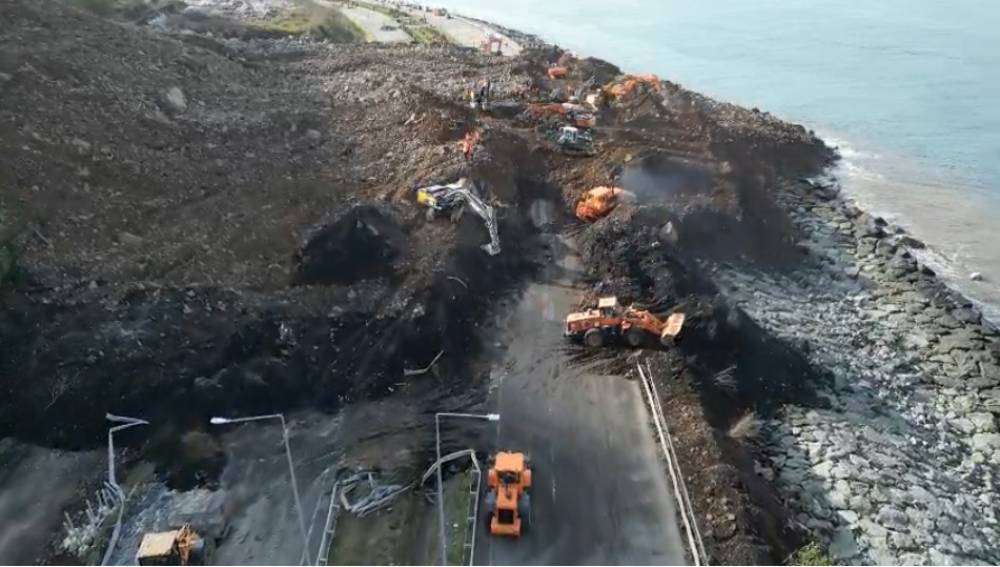 Karadeniz Sahil Yolu ulaşıma kapandı! Bakanlıktan açıklama