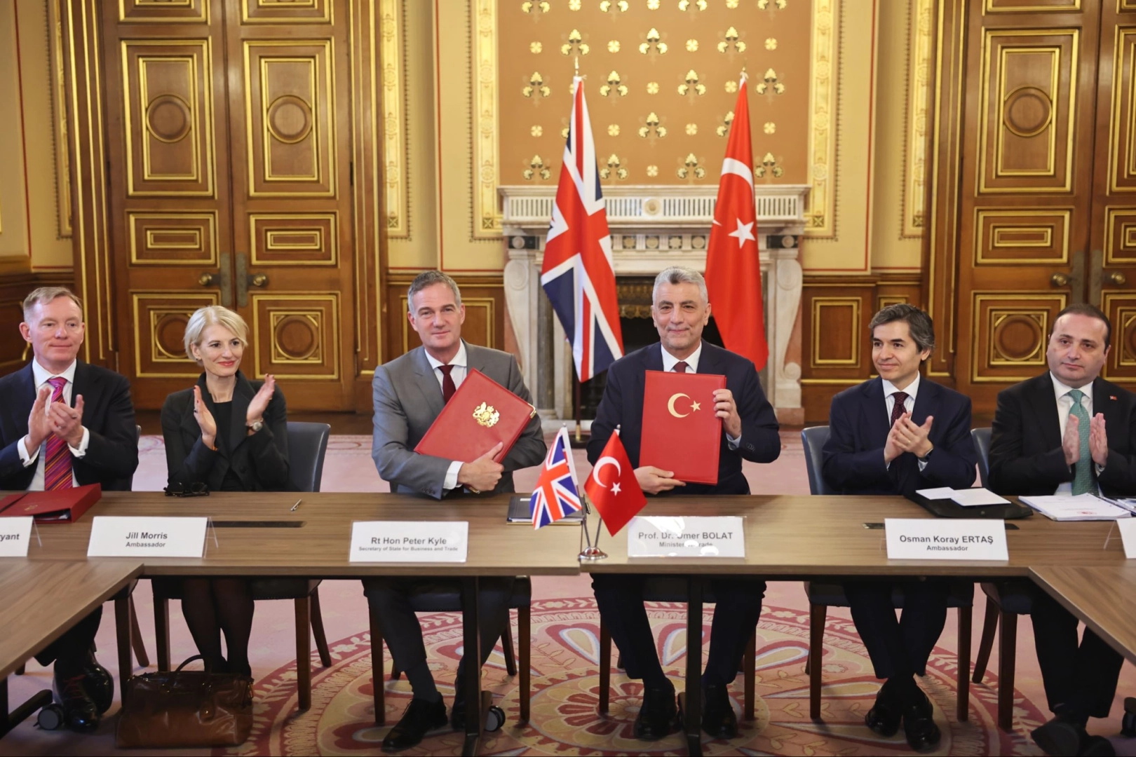 Bakan Bolat: T&uuml;rkiye-İngiltere ticaretinde hedef 40 milyar dolar