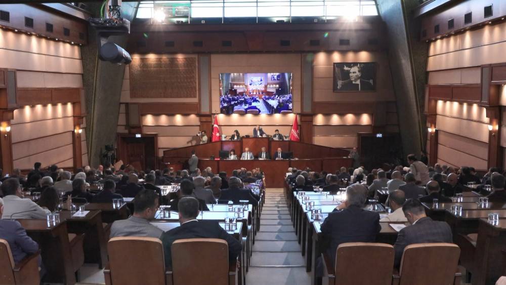 İstanbul - İBB Meclisi'nde toplu taşımaya zam maddesi komisyonlara sevk edildi