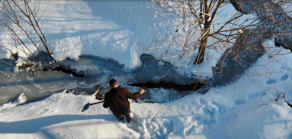 BAYBURT'ta termometreler eksi 17'yi gösterdi; dere ve göletler dondu