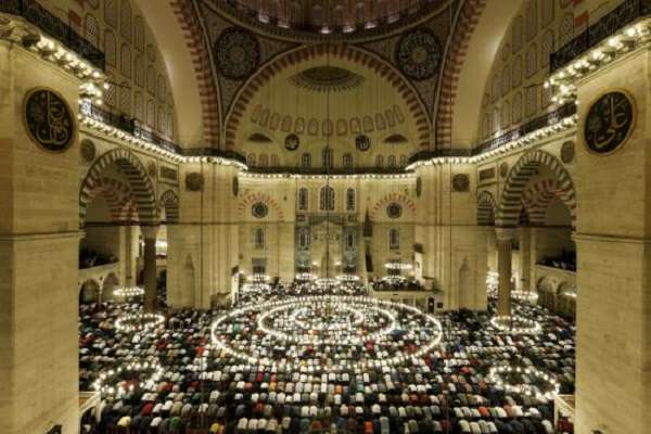 12 Haziran itibari ile Cami'lerde Namaz kılınmaya başlanıyor şartları var