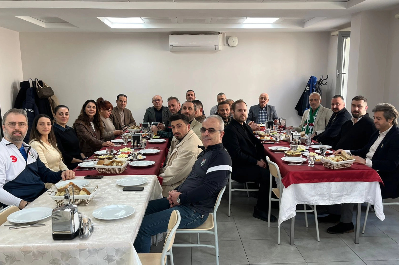 Artvinspor y&ouml;netiminden altyapı ve gelecek vizyonu toplantısı