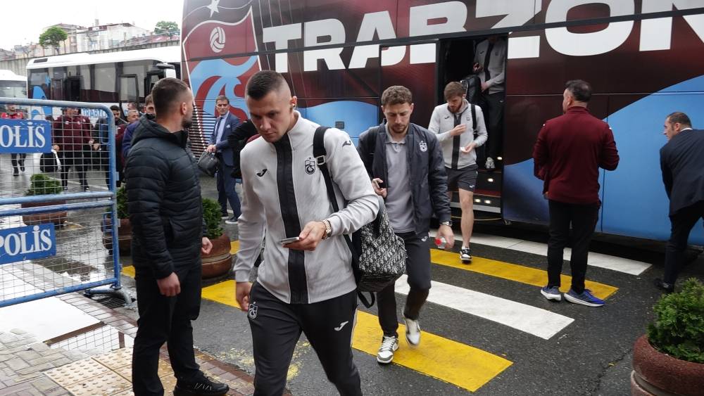 Trabzonspor, Türkiye Kupası final maçı için Gaziantep'e gitti 