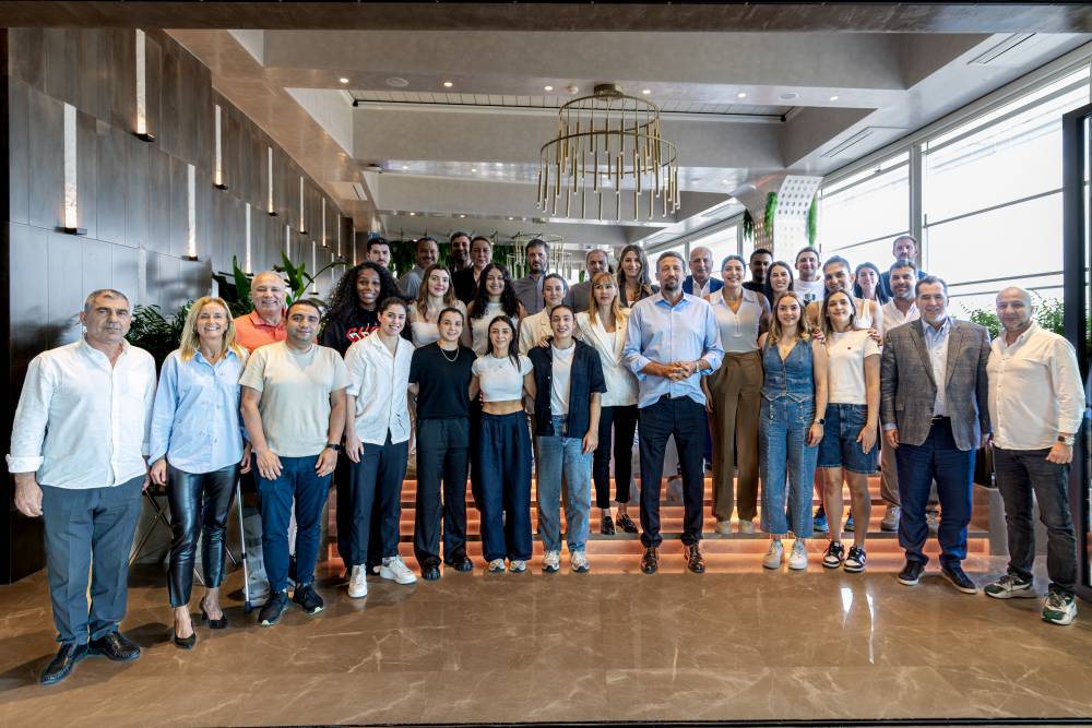 A Milli Kadın Basketbol Takımı'na uğurlama yemeği