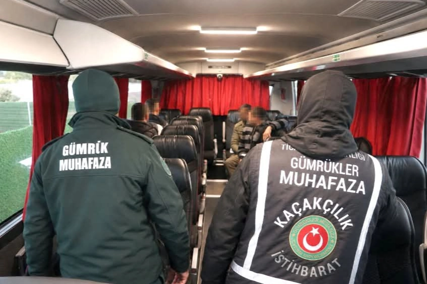 Bindikleri otob&uuml;s&uuml; şaşırınca! Avrupa yerine İpsala'ya geldiler!