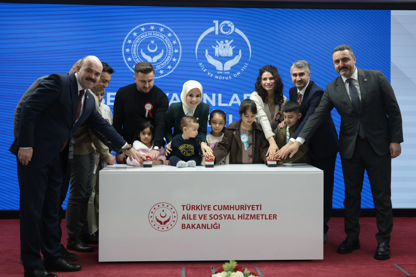 661 şehit, gazi ve yakını kamuya atandı! Şehit ve gazi &ccedil;ocuklarına '25 Yaş Tanıtım Kartı'