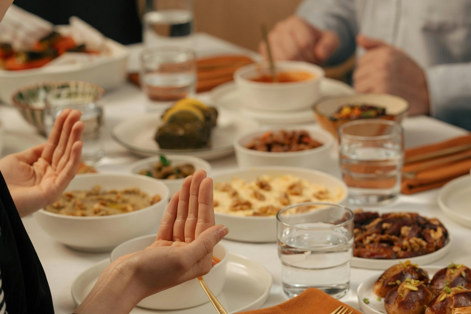 Ramazan&rsquo;da mide sorunları ve halsizliği aşmak i&ccedil;in altın tavsiyeler! Sahur sağlık i&ccedil;in &ouml;nemli mi?