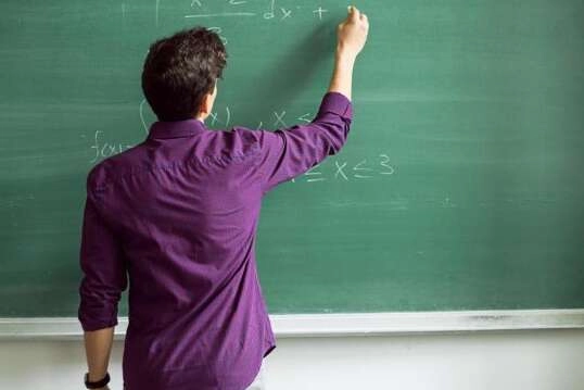 &Ouml;ğretmen adaylarına yeni d&ouml;nem! O y&ouml;netmelik y&uuml;r&uuml;rl&uuml;kte