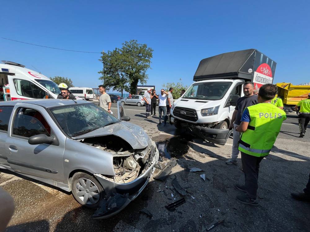 Ordu'da otomobil ile kamyonet çarpıştı; 5 yaralı