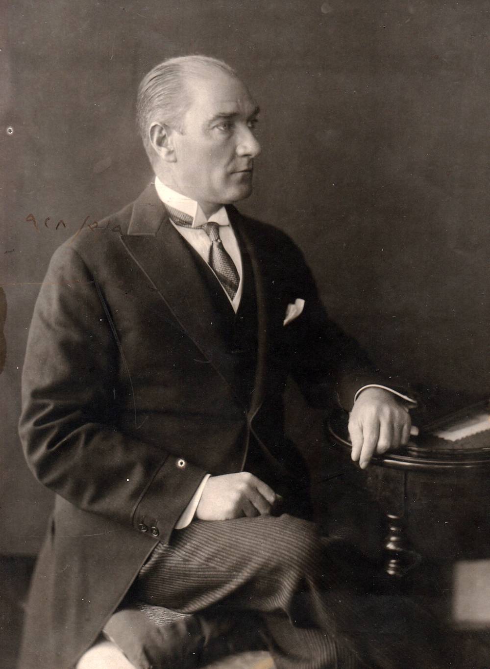 Atatürk'ün stüdyo fotoğraf çekiminde, videosu da olduğu ortaya çıktı