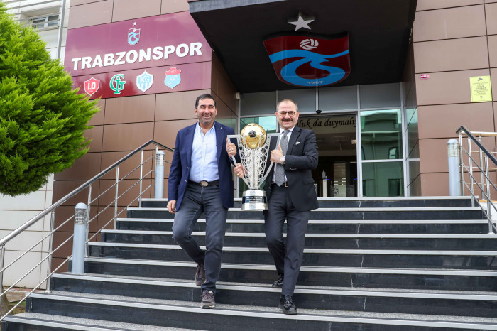 Trabzonspor'un 2021-2022 Şampiyonluk Kupası Müzede yerini aldı