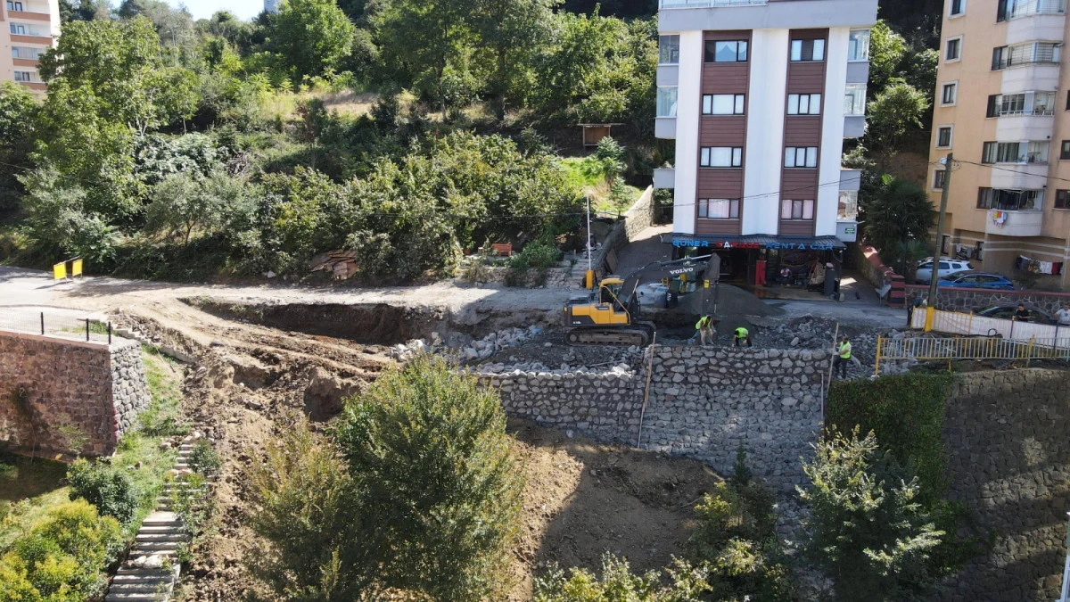 20 YILLIK SORUN ÇÖZÜLDÜ: Ortahisar Belediyesi’nden Erdoğdu Mahallesi’ne Güvenli Yol ve İstinat Duvarı Hamlesi