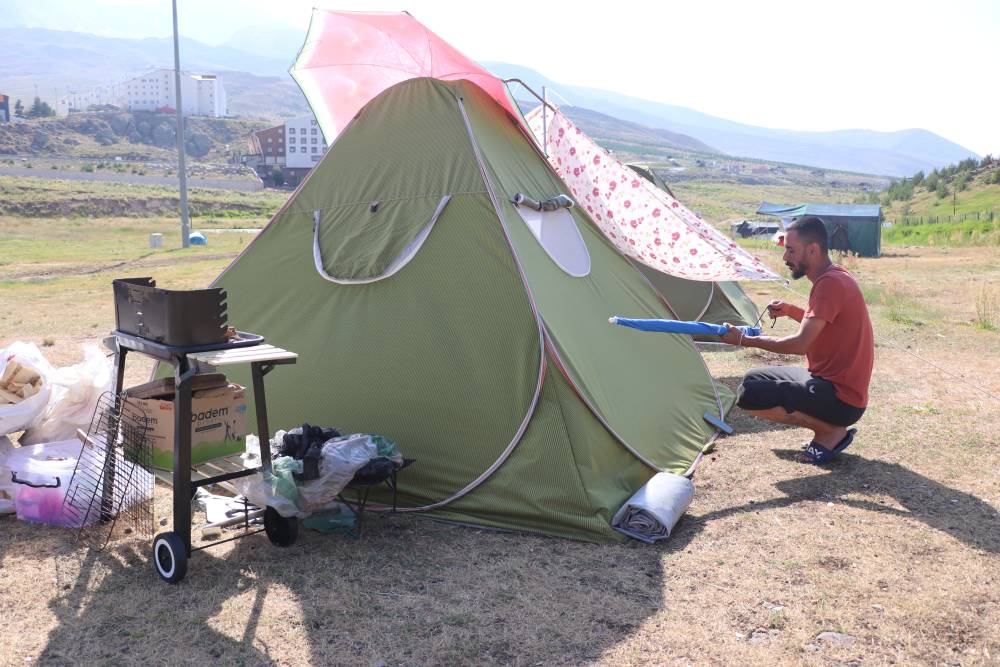 2 bin 200 metre yükseklikteki yaylada çadır tatili