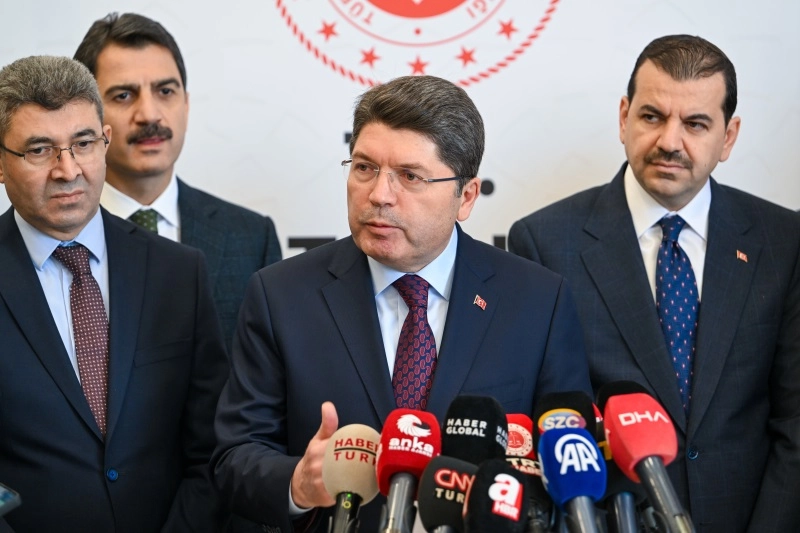 'İmralı&rsquo;ya villa yapılıyor' iddiasına Bakan Tun&ccedil;'tan net yalanlama