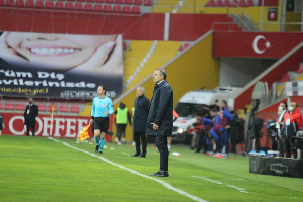 Trabzonspor teknik direktörü Abdullah Avcı kötü oynama haklarını doldurdular
