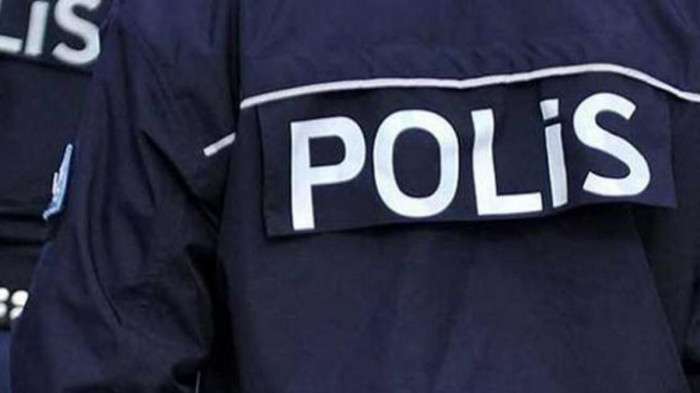 Doktora bıçakla saldıran kişiyi etkisiz hale getiren polis memuru ayın polisi seçildi