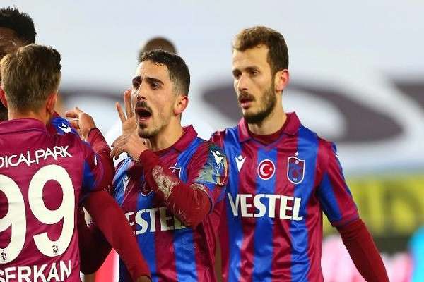 Beşiktaş, Fenerbahçe, Galatasaray, Başakşehir  ve Muslera'dan  Abdulkadir Ömür'e geçmiş olsun mesajı