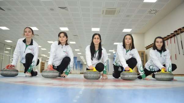 Gençlik ve Spor Bakanlığı Sporcu Yetiştirme Dairesi Başkanı Çebi Trabzon'da curling sporcularıyla buluştu