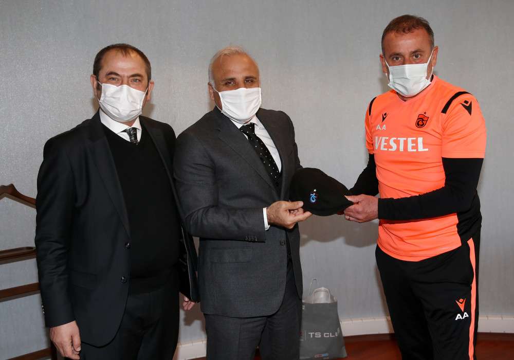 Büyükşehir Belediye Başkanı Murat Zorluoğlu’ndan Trabzonspor Teknik Direktörü Abdullah Avcı’ya ziyaret