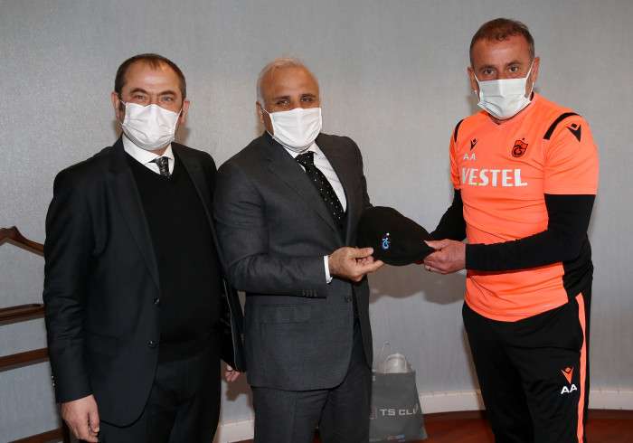 Büyükşehir Belediye Başkanı Murat Zorluoğlu’ndan Trabzonspor Teknik Direktörü Abdullah Avcı’ya ziyaret