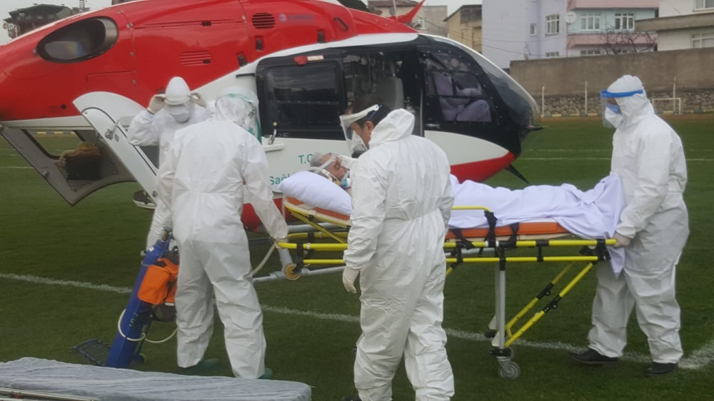 Korona hastası ambulans helikopterle Trabzon’a sevk edildi