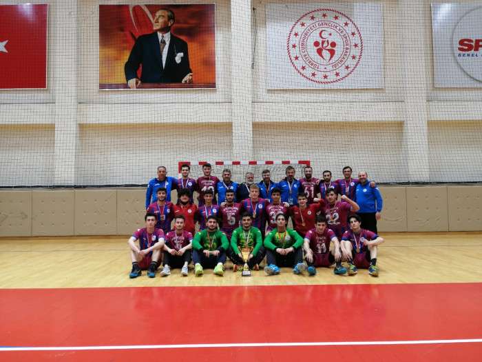 Başkan Zorluoğlu, S&uuml;per Lige y&uuml;kselen Trabzon B&uuml;y&uuml;kşehir Belediyespor Hentbol Takımını tebrik etti