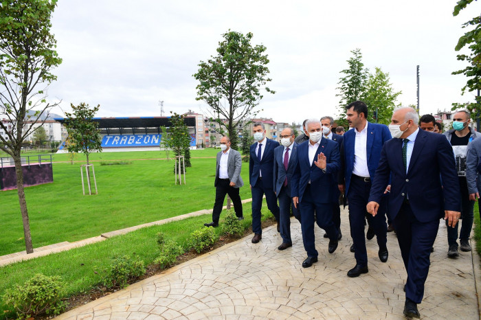 AK Parti Genel Başkan Vekili Yıldırım ve Bakan Kurum Millet Bahçesi’nde incelemelerde bulundu
