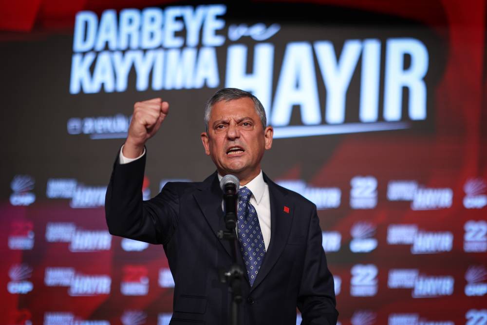 Özgür Özel, yeniden genel başkan seçildi