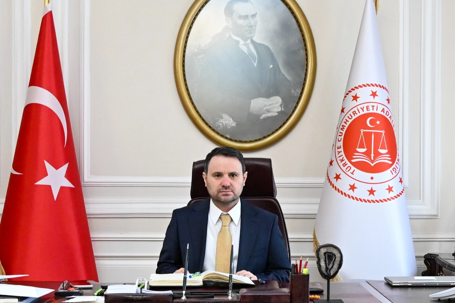 Bakan G&uuml;rlek: Organize su&ccedil; &ouml;rg&uuml;tleriyle m&uuml;cadelemiz tavizsiz s&uuml;recek