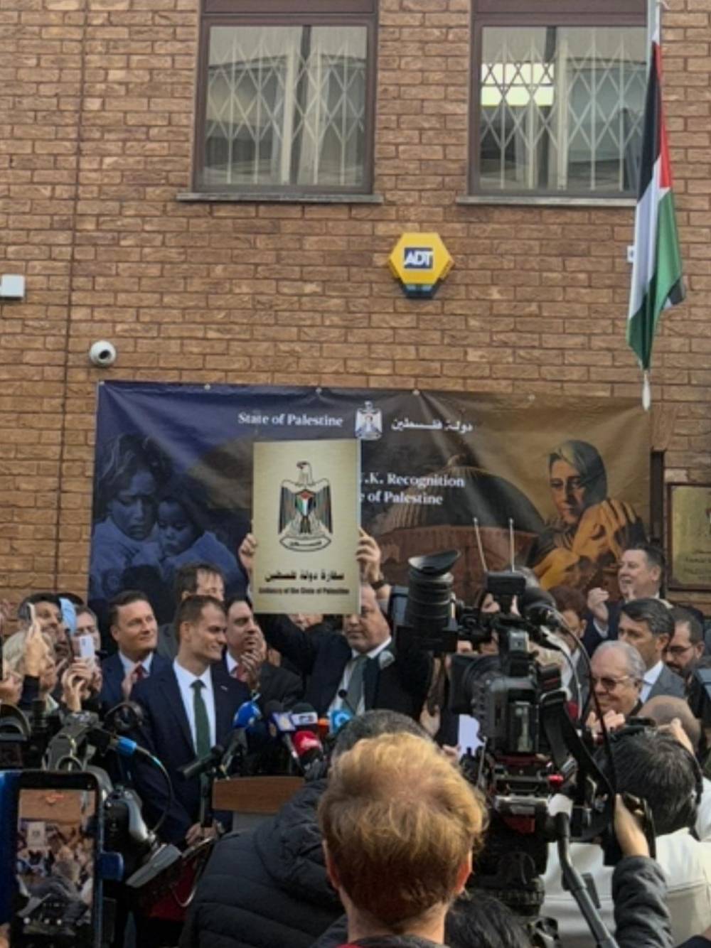 Londra'da Filistin elçiliği açıldı