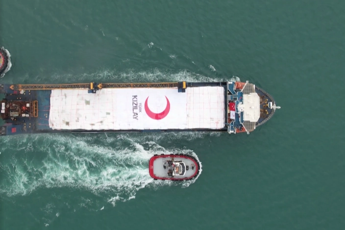 T&uuml;rk Kızılay 20'inci yardım gemisini Gazze'ye uğurladı