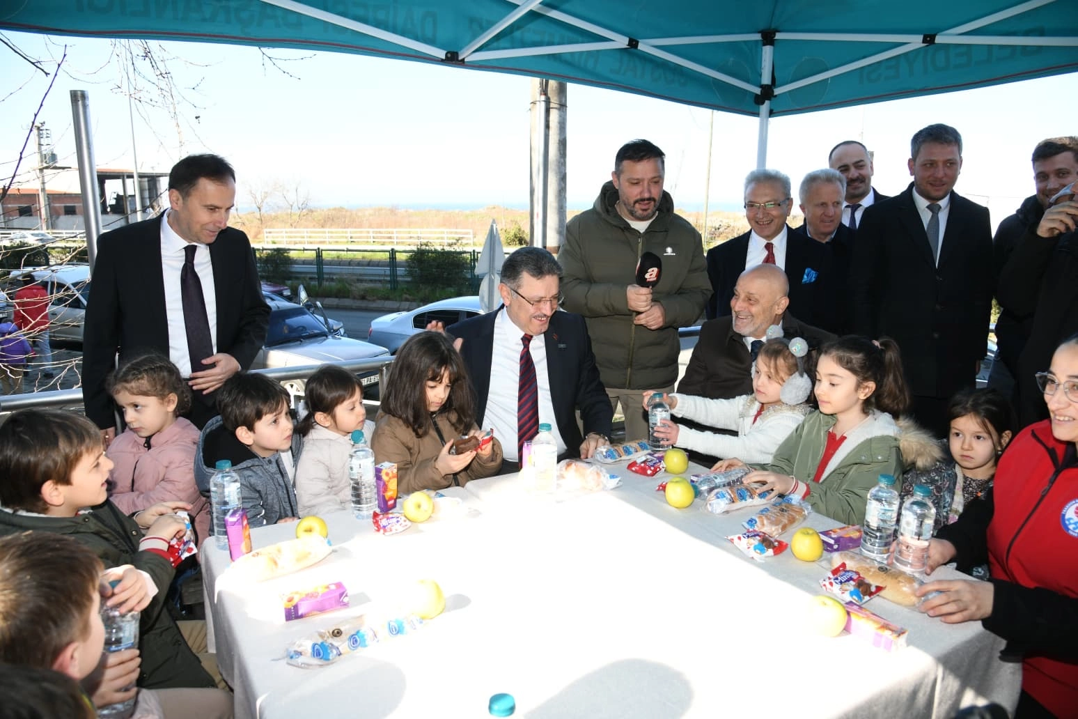 Trabzon'da Başkan Gen&ccedil; &Ccedil;arşıbaşı&rsquo;nda vatandaşlarla buluştu